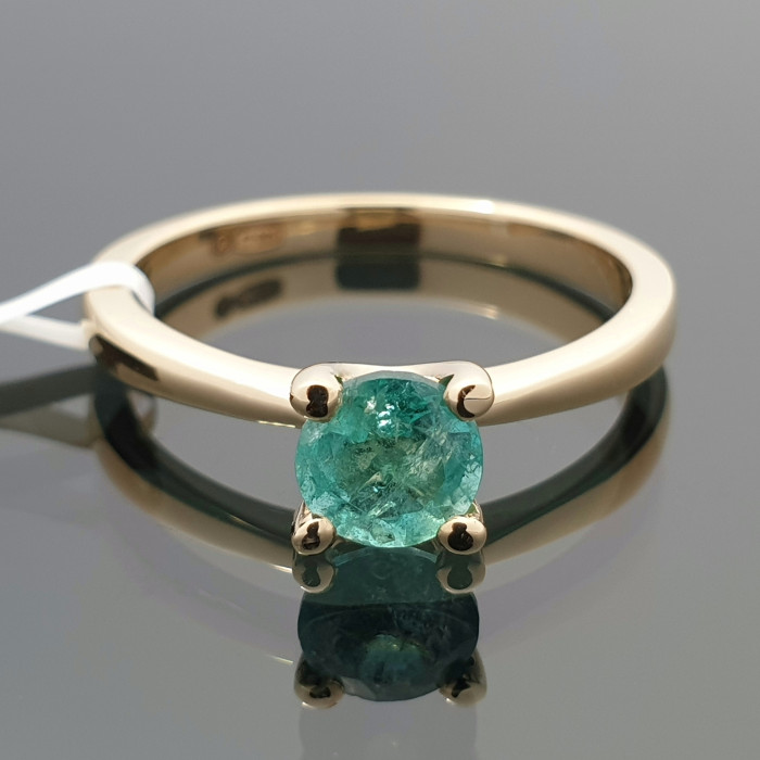  Yellow gold ring with an emerald (1724)