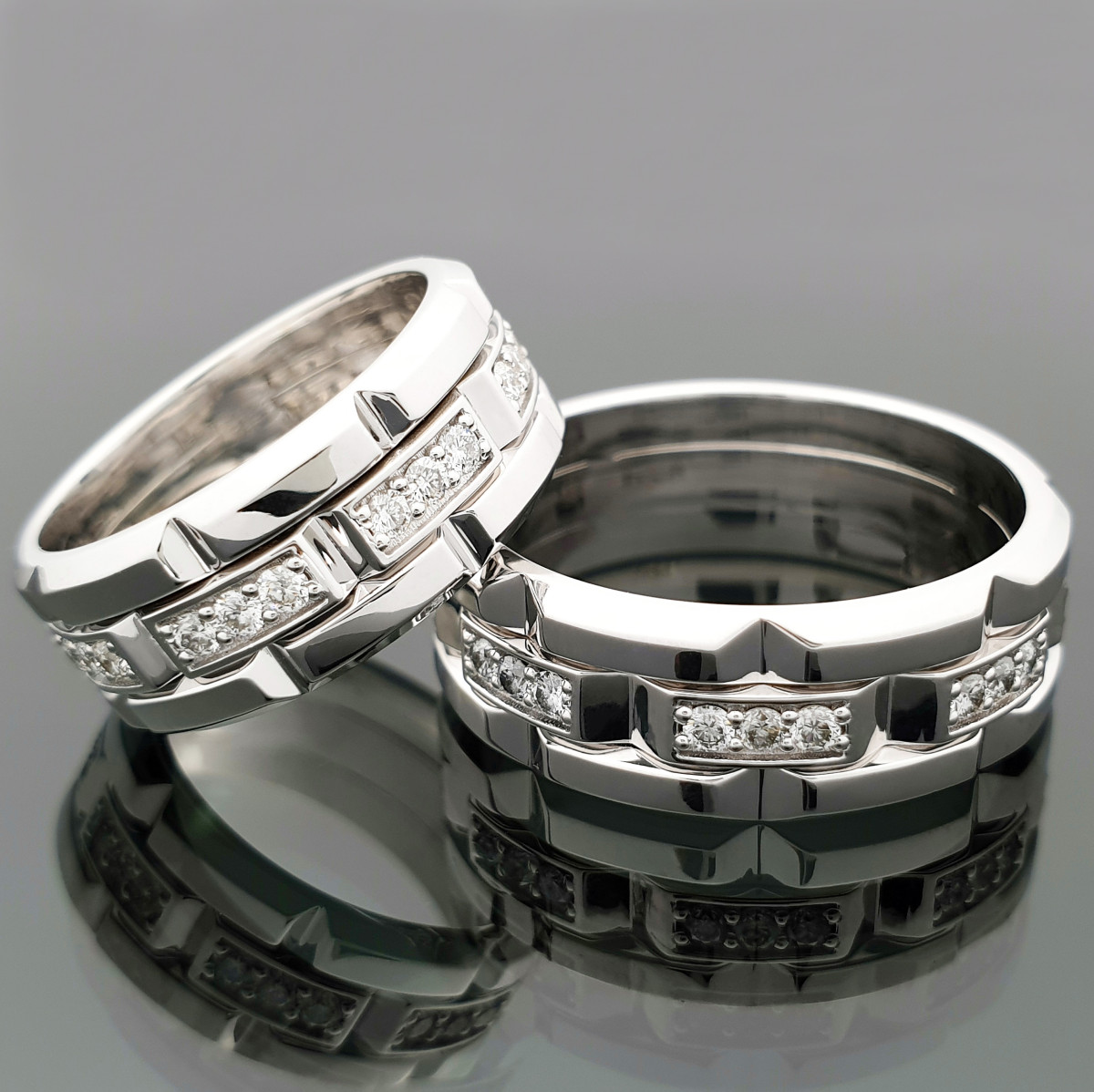 Išskirtiniai vestuviniai balto aukso žiedai su briliantais  (vz151) 1