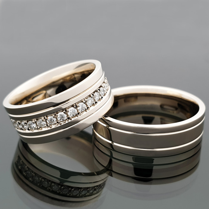 Balto aukso vestuviniai žiedai dekoruoti briliantų juostele (vz110)