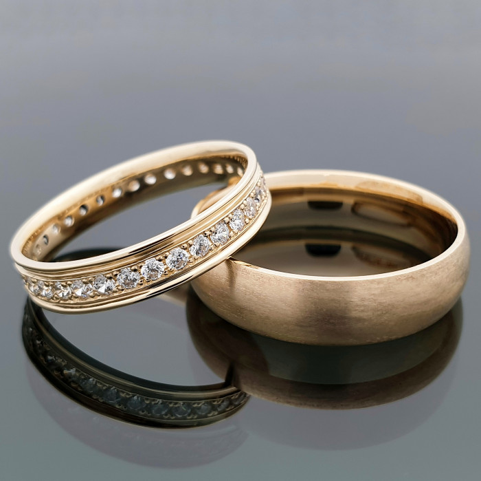 Geltono aukso vestuviniai žiedai dekoruoti briliantų juostele (vz116)