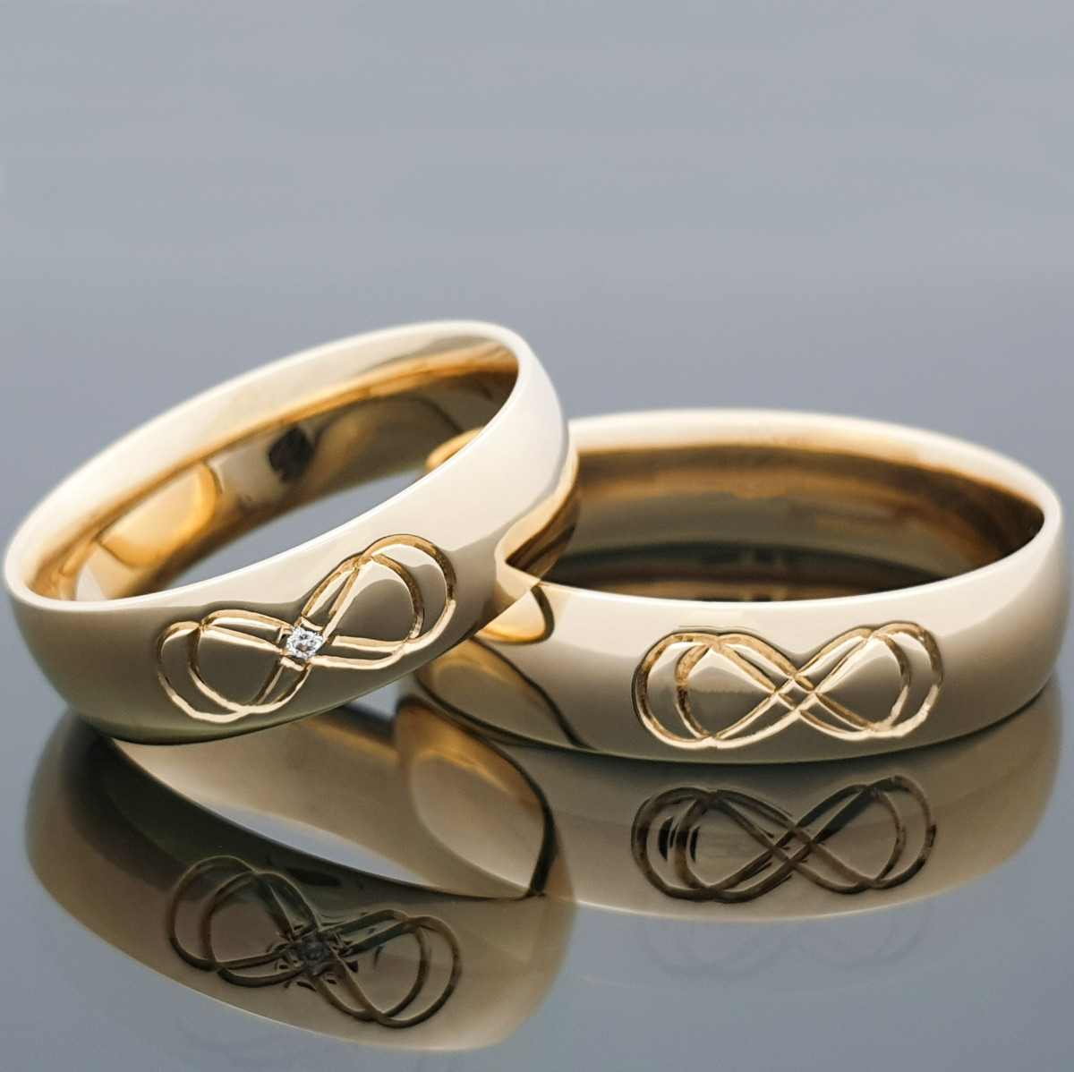 Geltono aukso vestuviniai žiedai "Begalybė" (vz126)