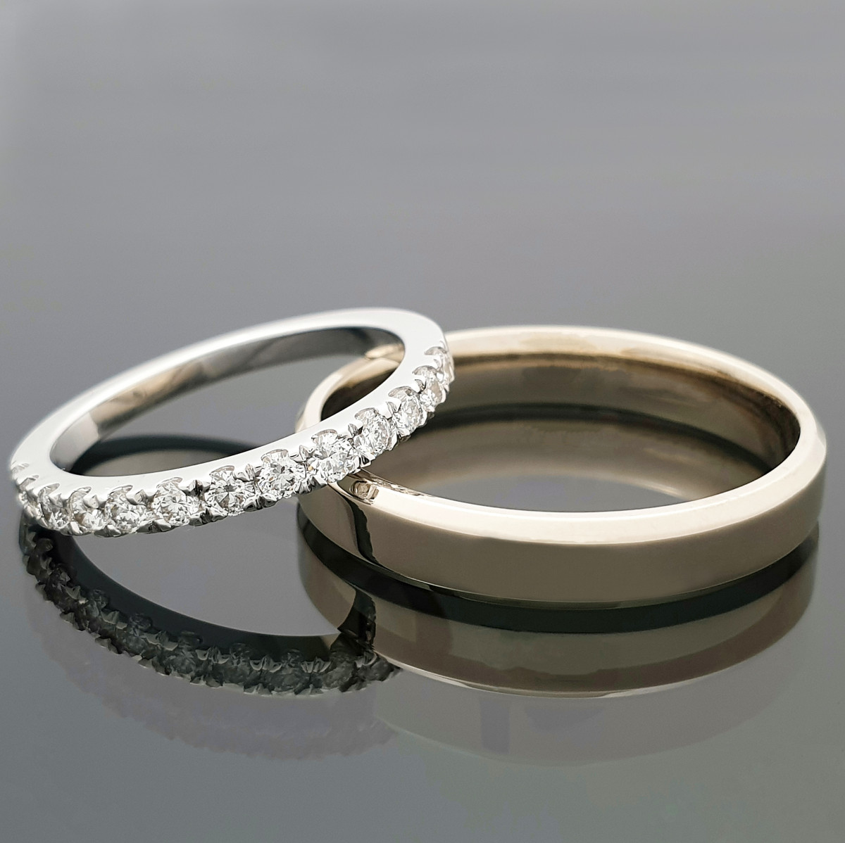 Balto aukso vestuviniai žiedai su briliantų juostele (vz132)