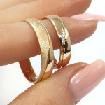 Geltono aukso vestuviniai žiedai (vz193), Modernūs vestuviniai žiedai, Aukso praba: 585, Gaminio nuotraukoje svoris: ~9.00 g, Brangakmenis nuotraukoje: Briliantas, Bendras brangakmenių svoris nuotraukoje: 0.01 ct - Papuošalai pagal užsakymą