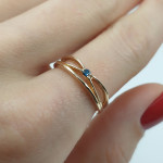 Auksinis žiedas dekoruotas mėlynu deimantu (2107) 2