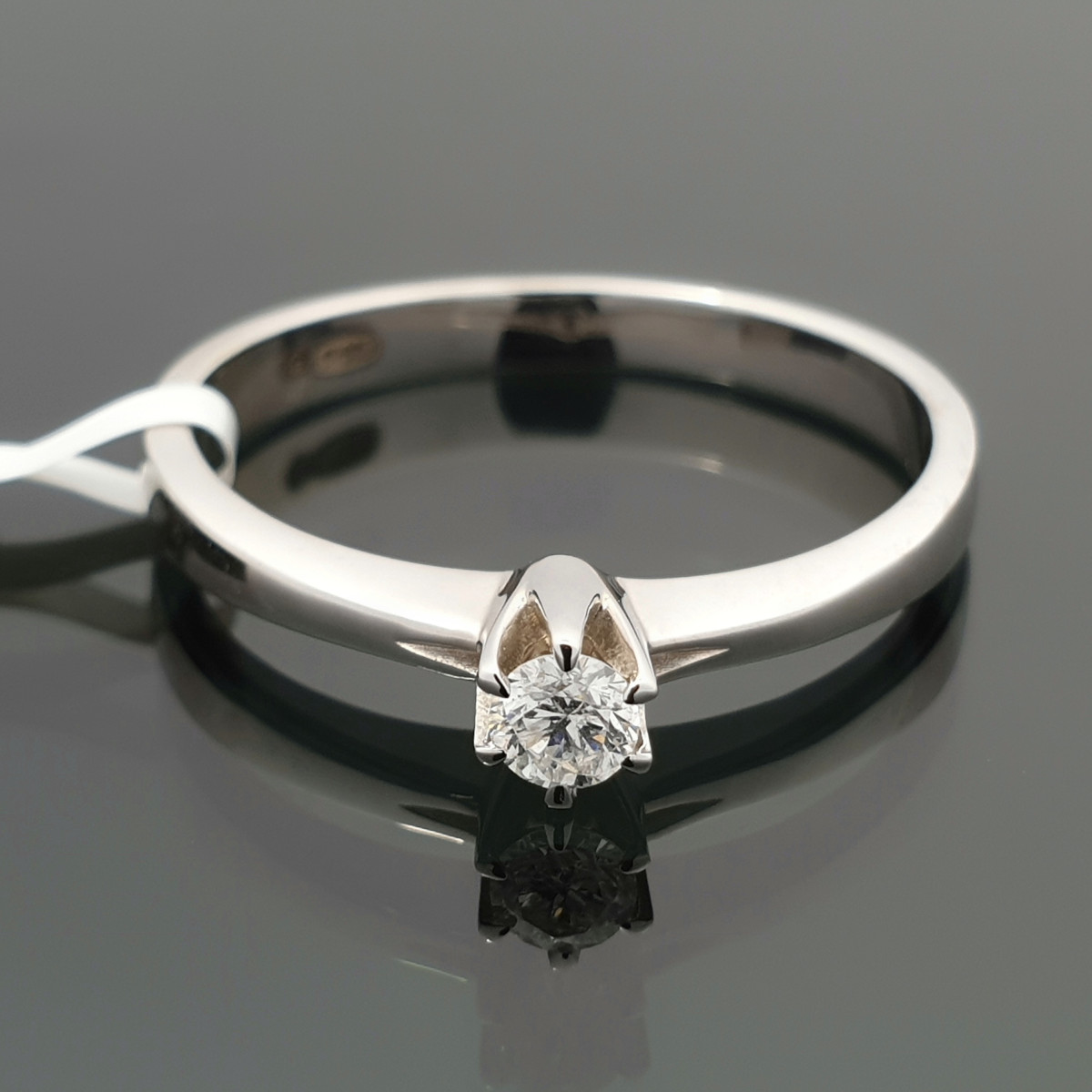 Balto aukso sužadėtuvių žiedas su deimantu (2128) 1