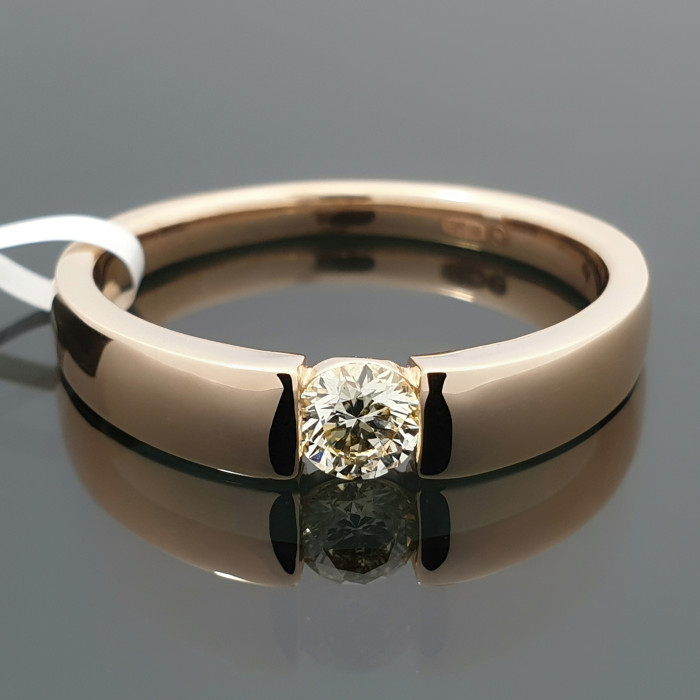 Auksinis žiedas dekoruotas "Fancy" deimantu "Agnietė" (2024)