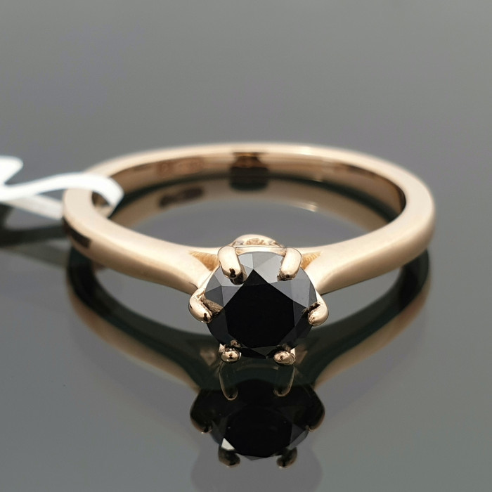 Auksinis žiedas dekoruotas juodu deimantu (2154)