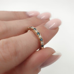 Auksinis žiedas dekoruotas briliantų ir mėlynų deimantų juostele (2155) 2
