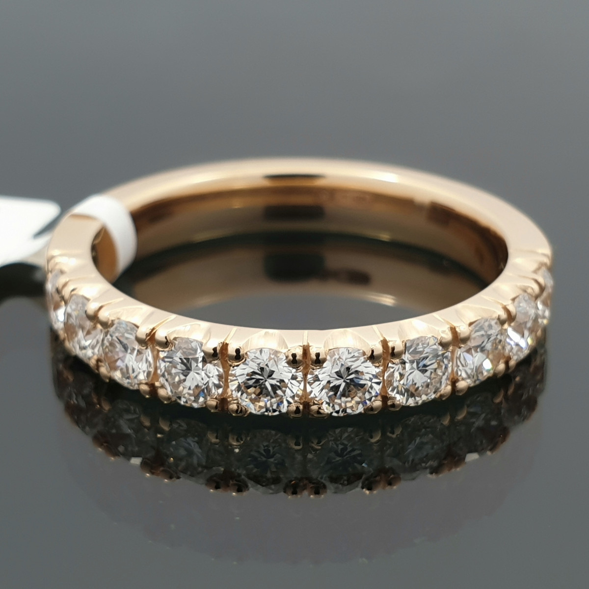 Prabangus auksinis žiedas dekoruotas deimantų juostele (2200) 1