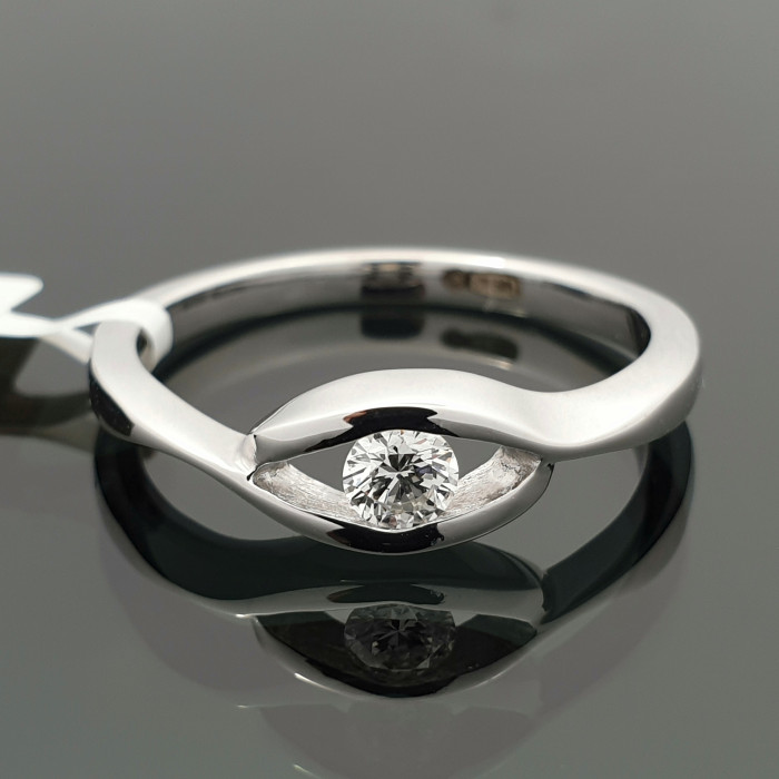 Balto aukso sužadėtuvių žiedas dekoruotas deimantu (2219)