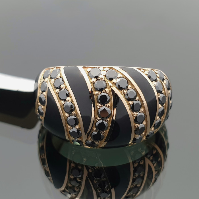 Išskirtinis moteriškas žiedas dekoruotas juodais deimantais (2285)