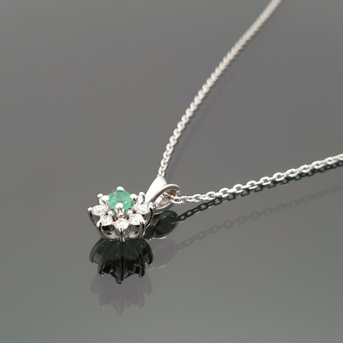 White gold chain with emerald and diamond pendant (293) 1