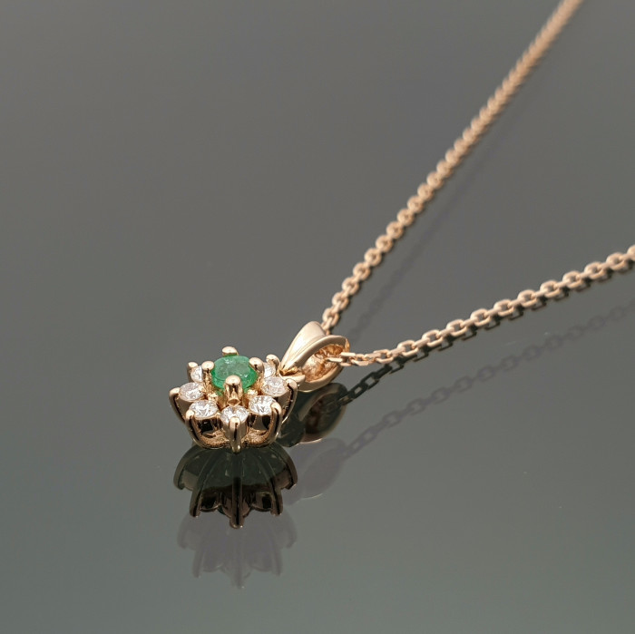 White gold chain with emerald and diamond pendant (293)