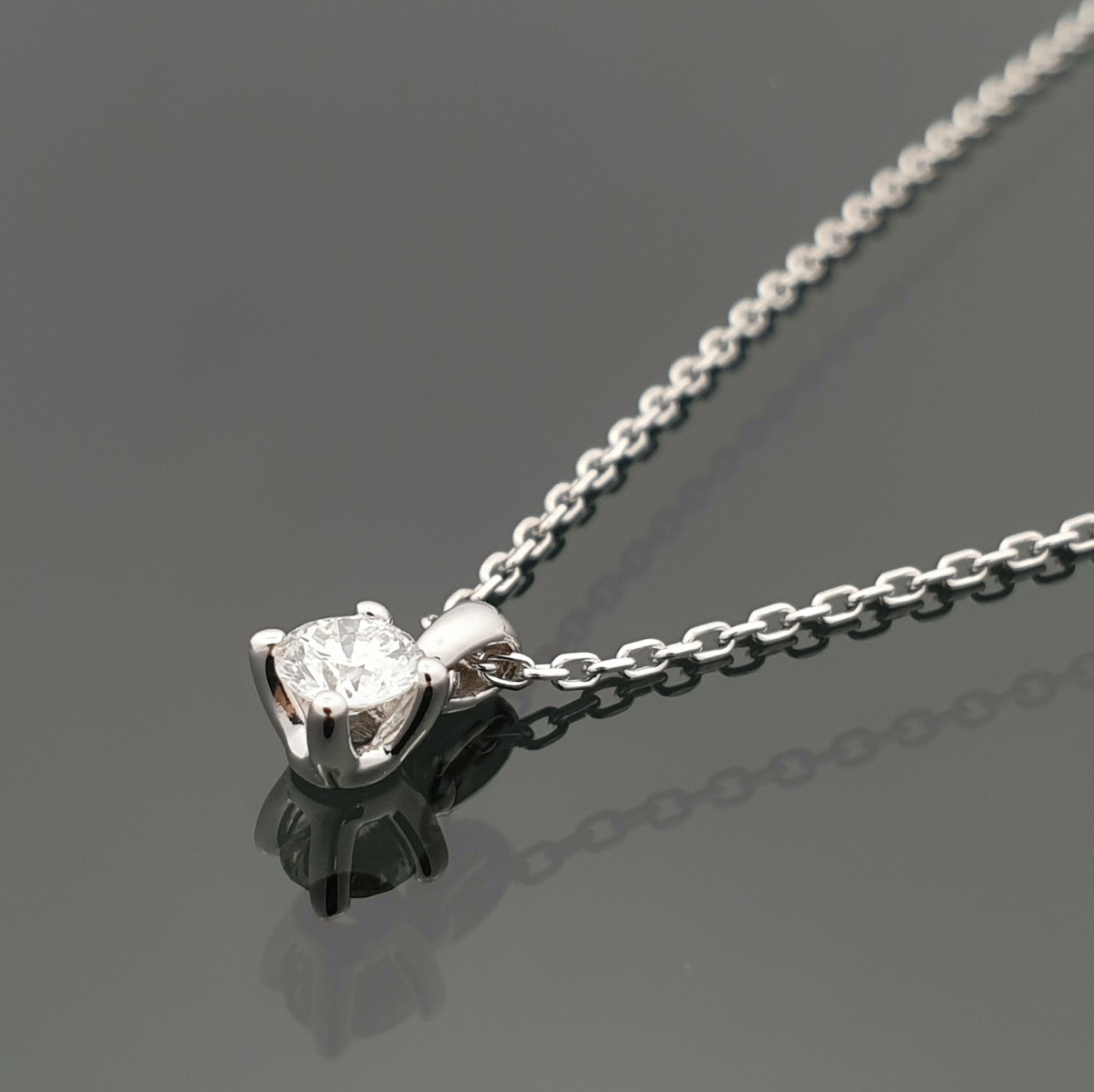 Gold chain with diamond pendant (297) 1