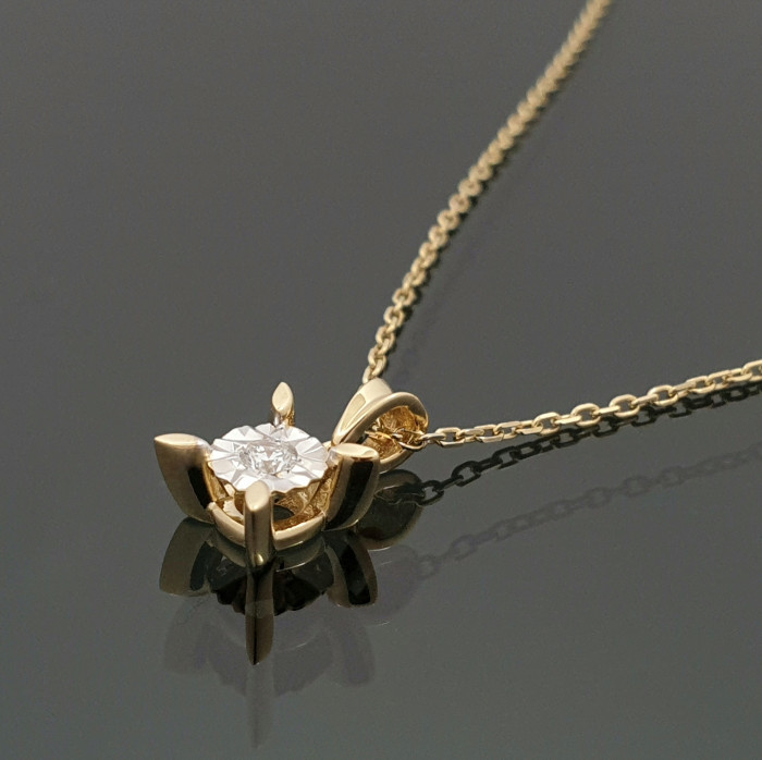 Gold chain with diamond pendant (316)