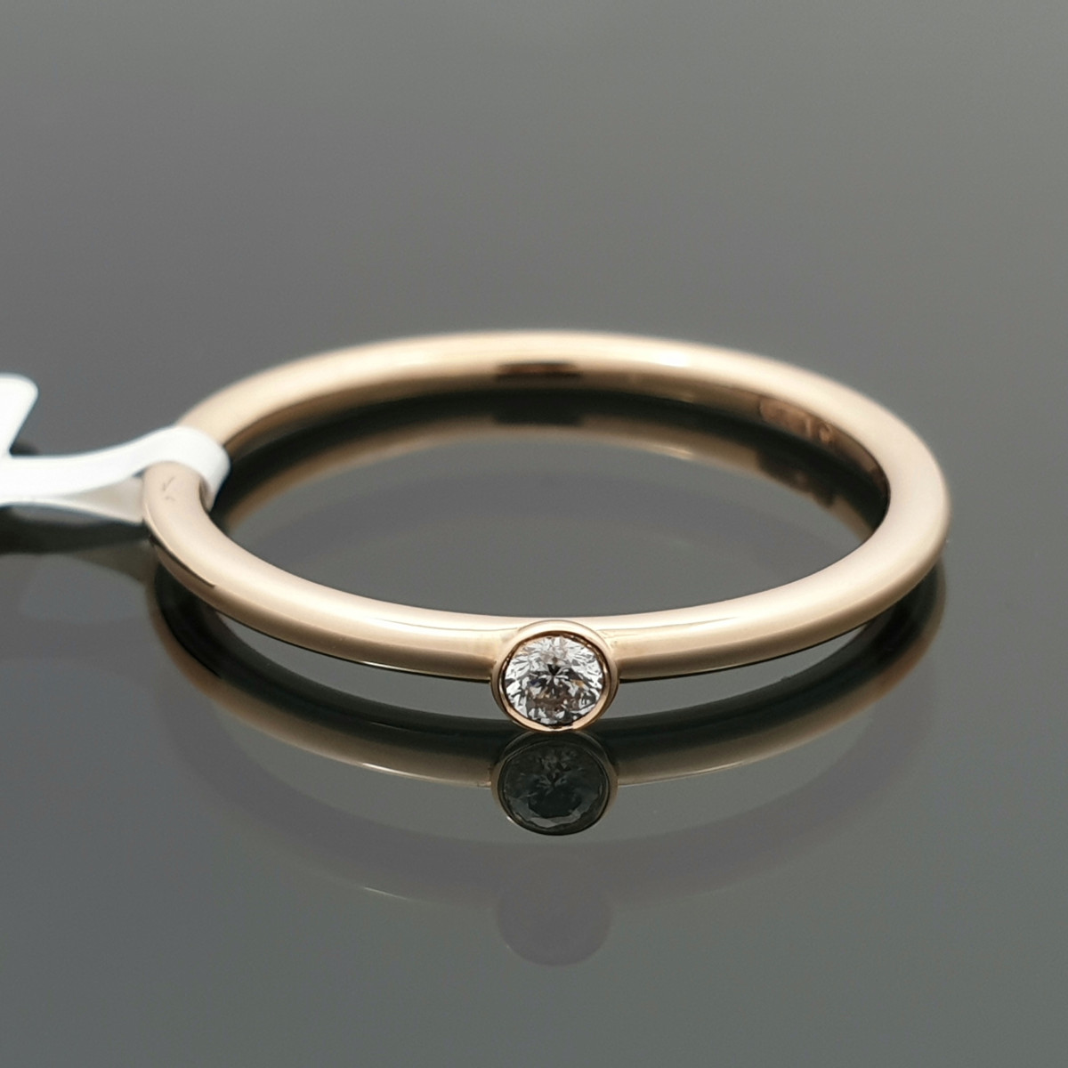 Minimalistinis auksinis žiedas su deimantu (2243) 1