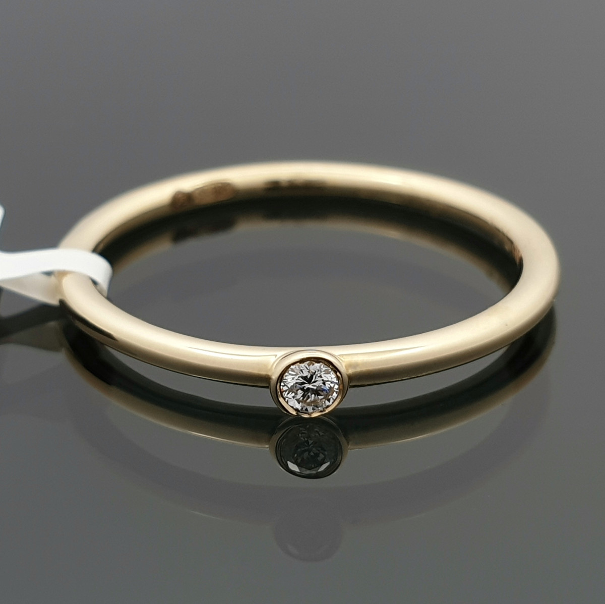 Minimalistinis auksinis žiedas su deimantu (2244) 1