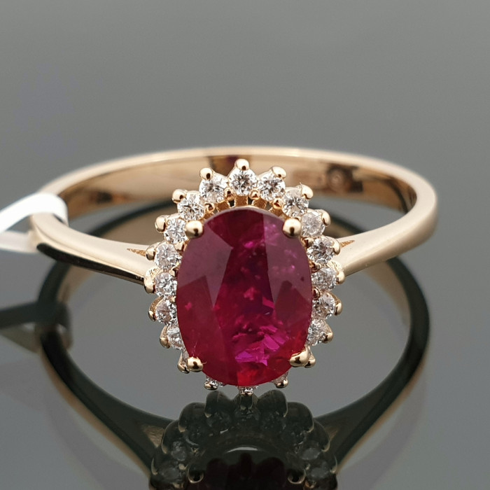 Auksinis žiedas su rubinu ir deimantais (2251)