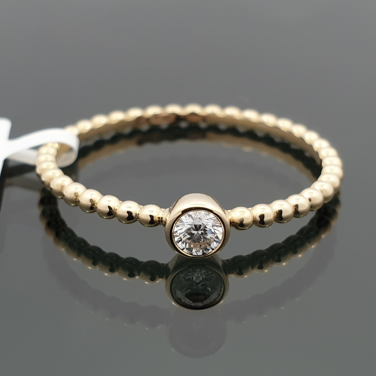 Minimalist gold ring with diamond (2262) 1