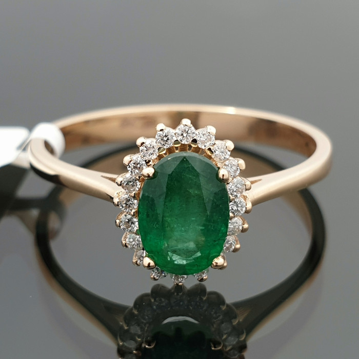 Auksinis žiedas su smaragdu ir deimantais (2270)