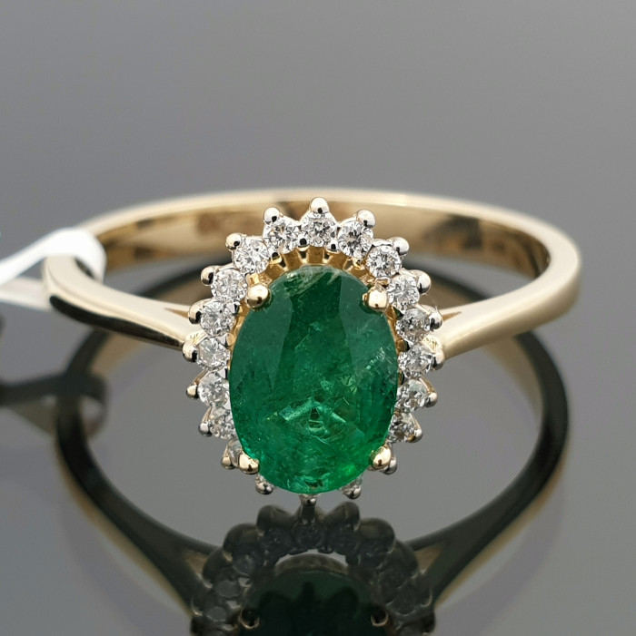 Geltono aukso žiedas su smaragdu ir deimantais (2271)