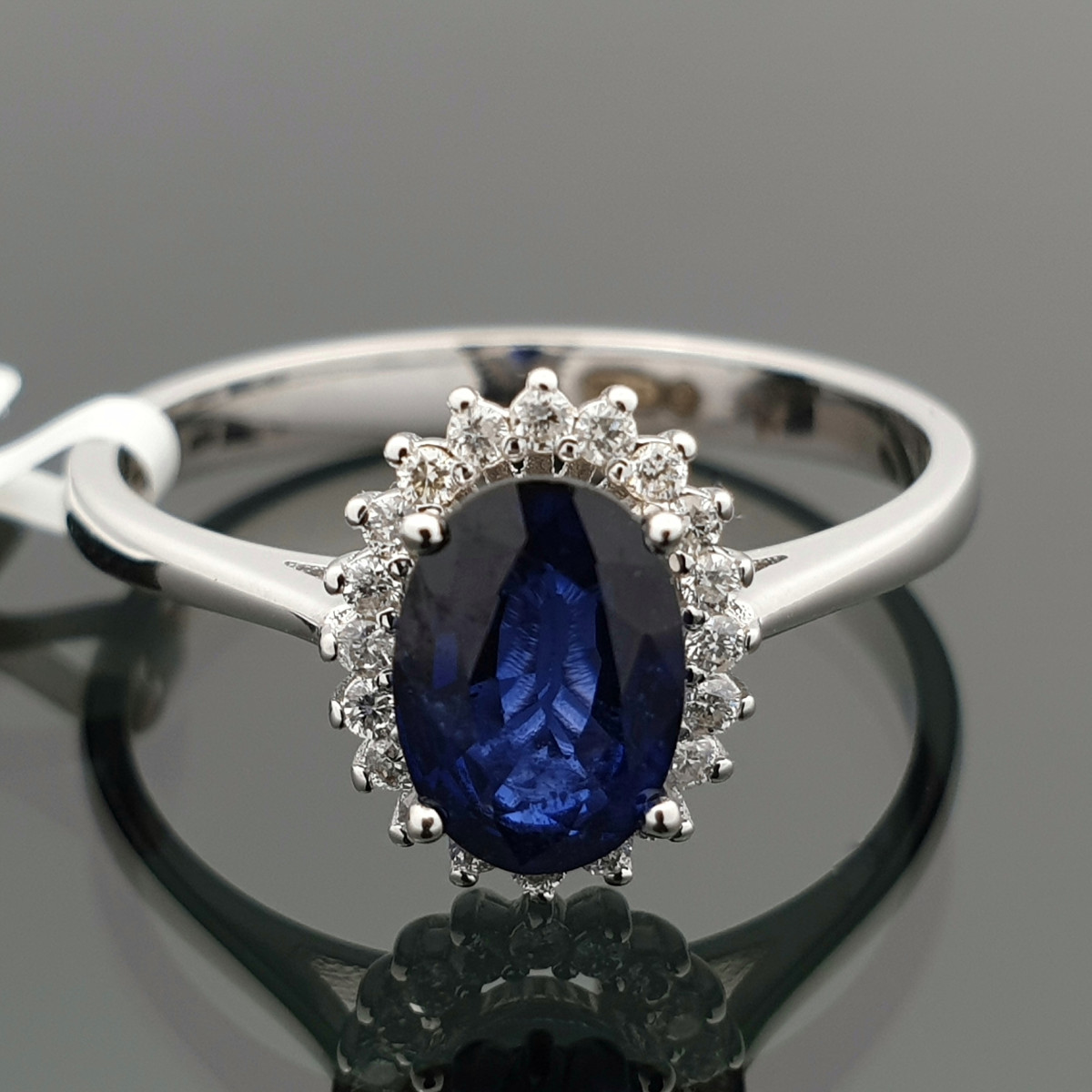 White Gold Ring with Blue Sapphire and Diamonds (2273) 1