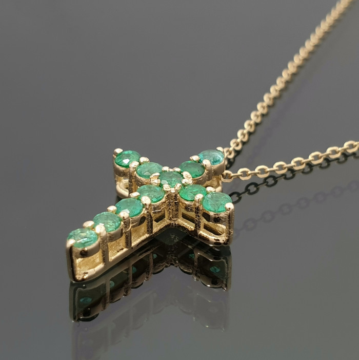 Gold chain with emerald cross (332)