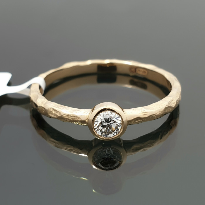 Gold ring with diamond (2360)