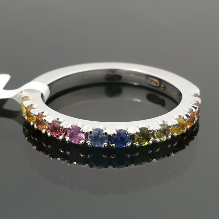 Balto aukso žiedas su spalvotų safyrų juostele (2388)