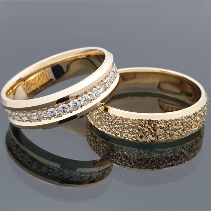 Geltono aukso vestuviniai žiedai su deimantais (vz179)