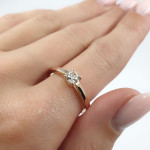 Classic engagement ring with diamond 