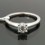 Classic engagement ring with diamond 