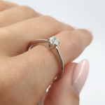 Classic engagement ring with diamond  5