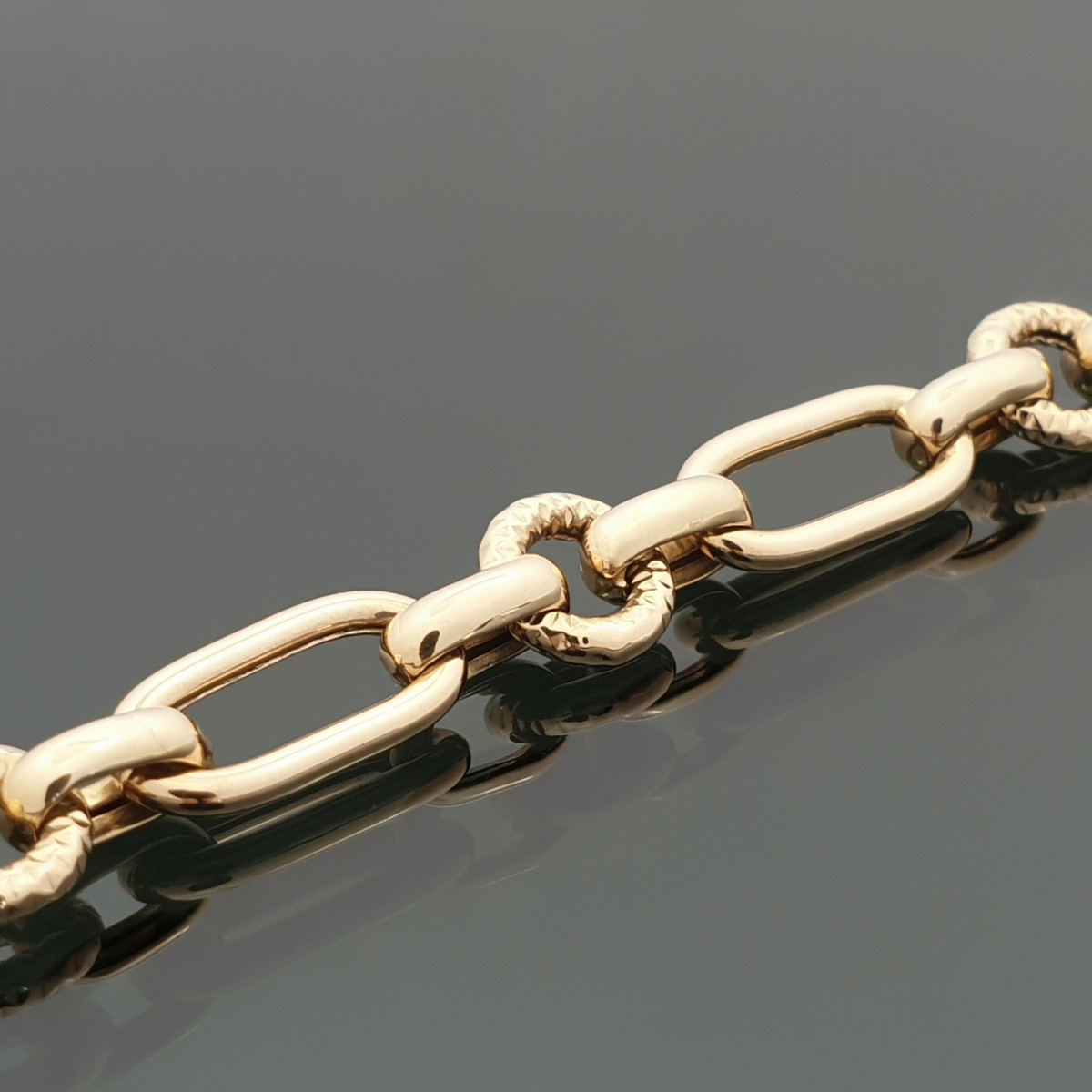 Gold bracelet (645) 1