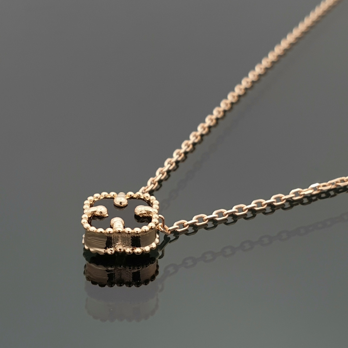 Gold chain with pendant  1