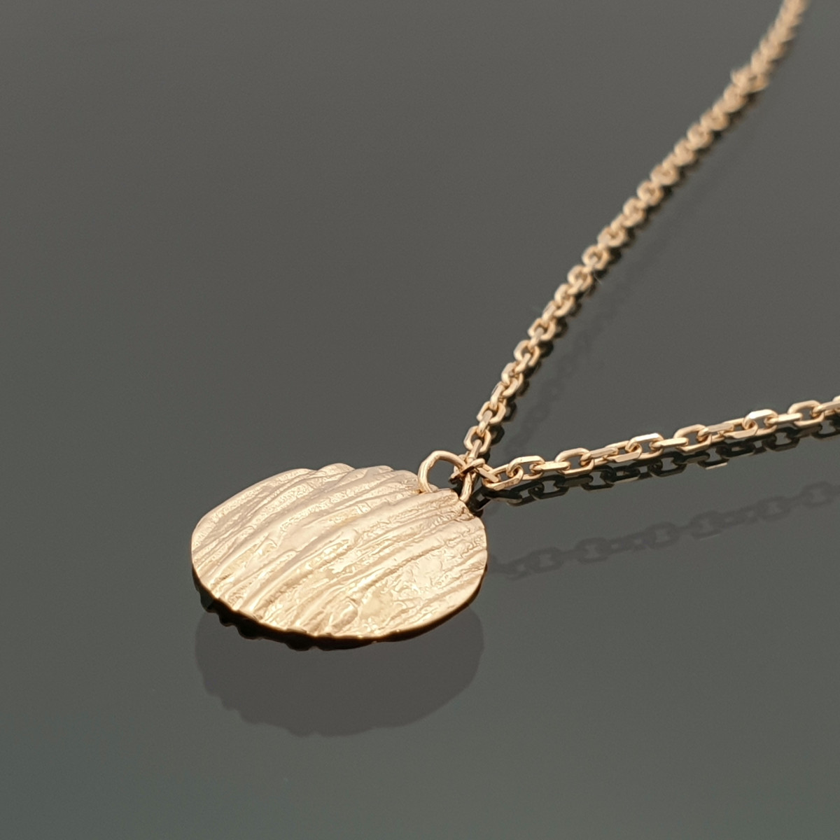 Gold chain with pendant (1328) 1