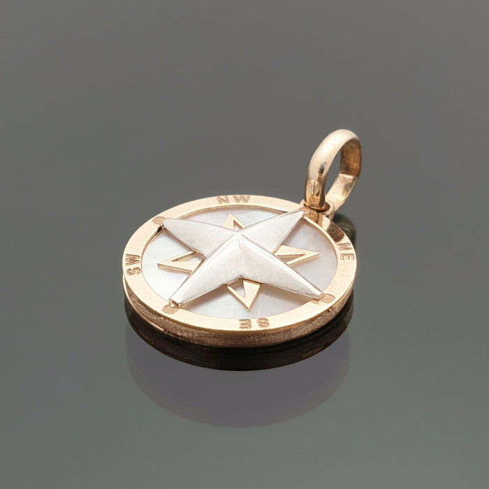 Gold pendant (907)