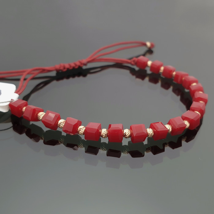 Red bead bracelet with gold details (621)