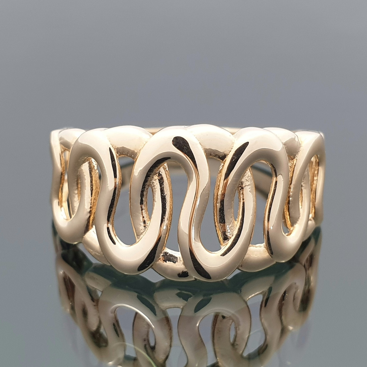 Gold ring (1656) 1