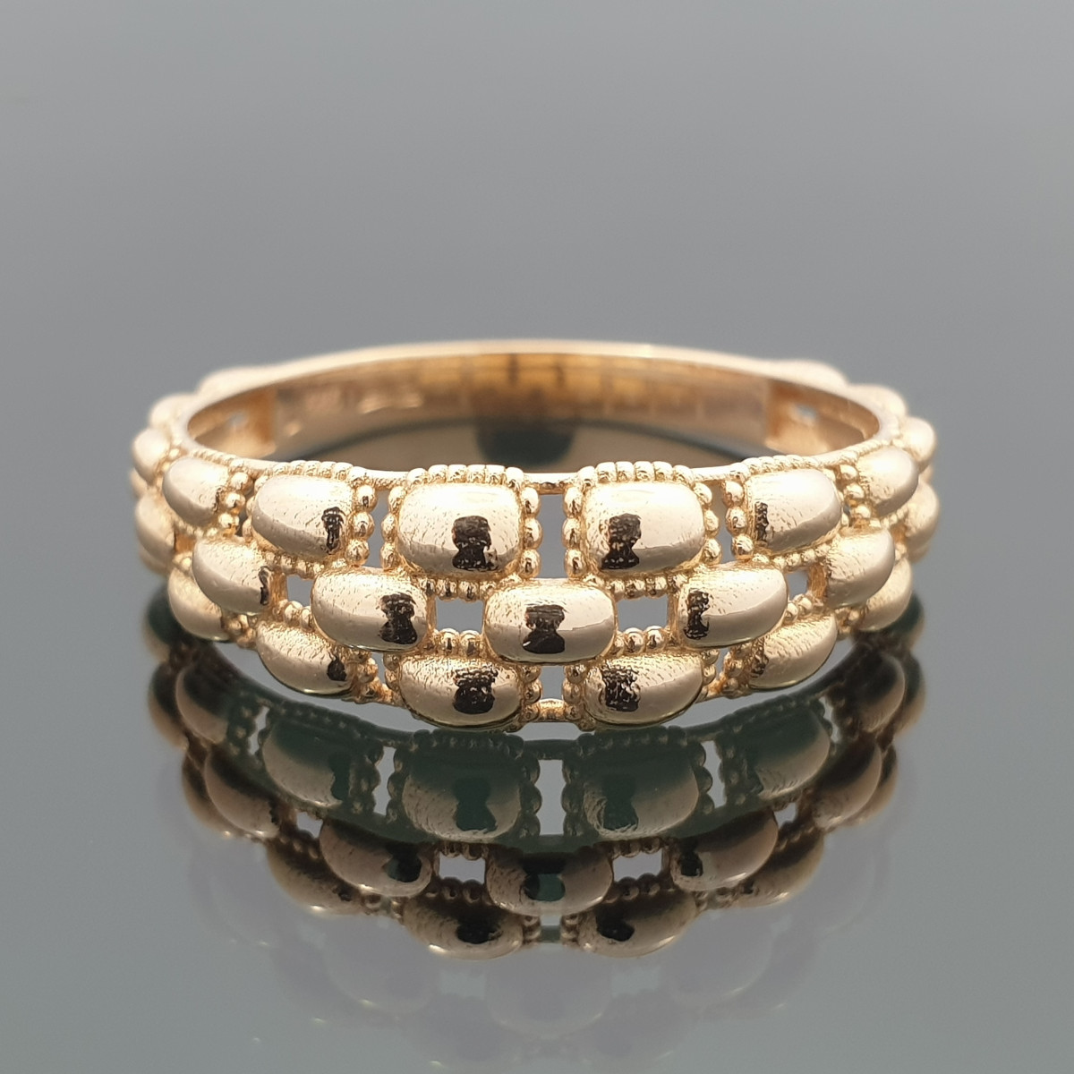 Gold ring (1660) 1