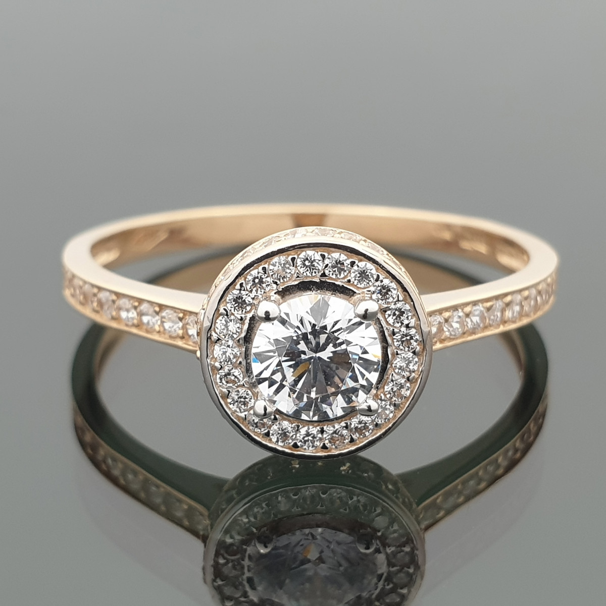 Engagement ring with eyes (1752) 1