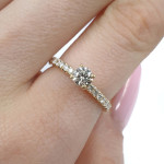 Moderns zelta saderināšanās gredzens ar dimantiem (3067), Mūsdienīgi saderināšanās gredzeni, Zelta standarts: 585, Produkta foto svars: 2.22 g, Dārgakmeņi: Izcili, Dārgakmens svars: 0.30 ct (IGI719528152)
, Dārgakmens svars ct.: 0.30-0.69 ct, Papildu dārgakmeņu svars: 0.22 ct - Pielāgotas rotājumlietas