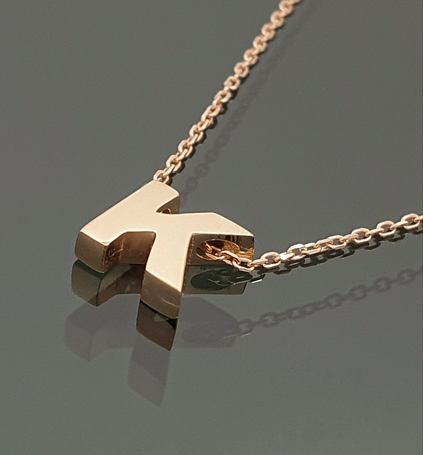 Gold chain with letter "K" pendant (1664)