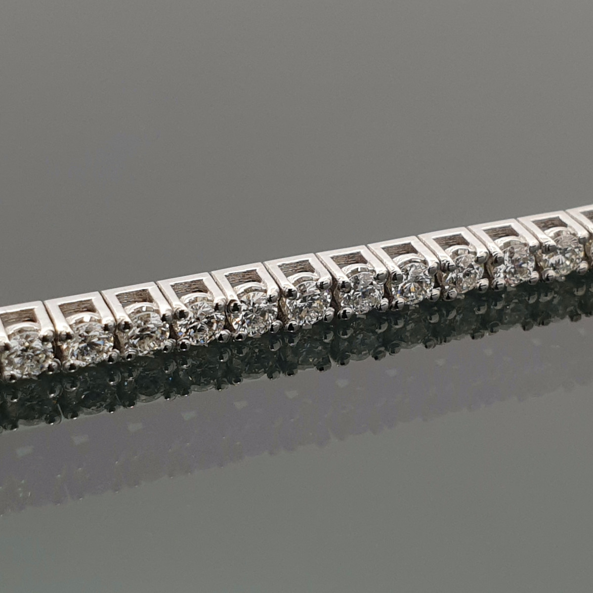 White Gold Tennis Bracelet with Diamonds (67) 1