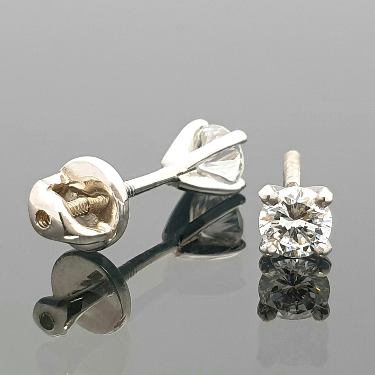 White gold earrings with Lab Grown diamonds and screw-on clasps (2) 1