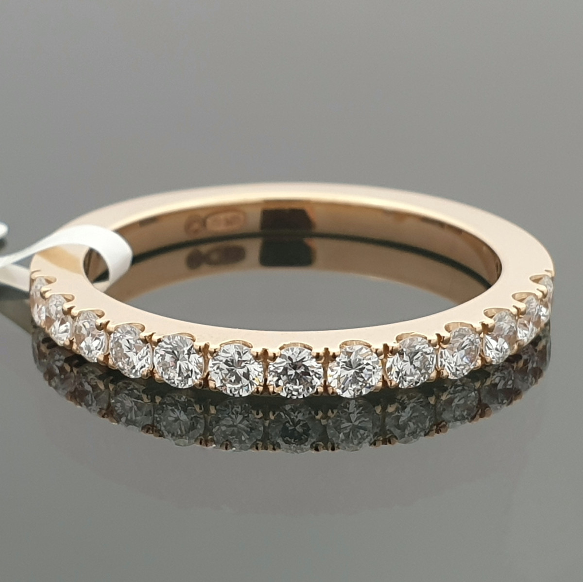 Lab-grown diamond strip (32) 1