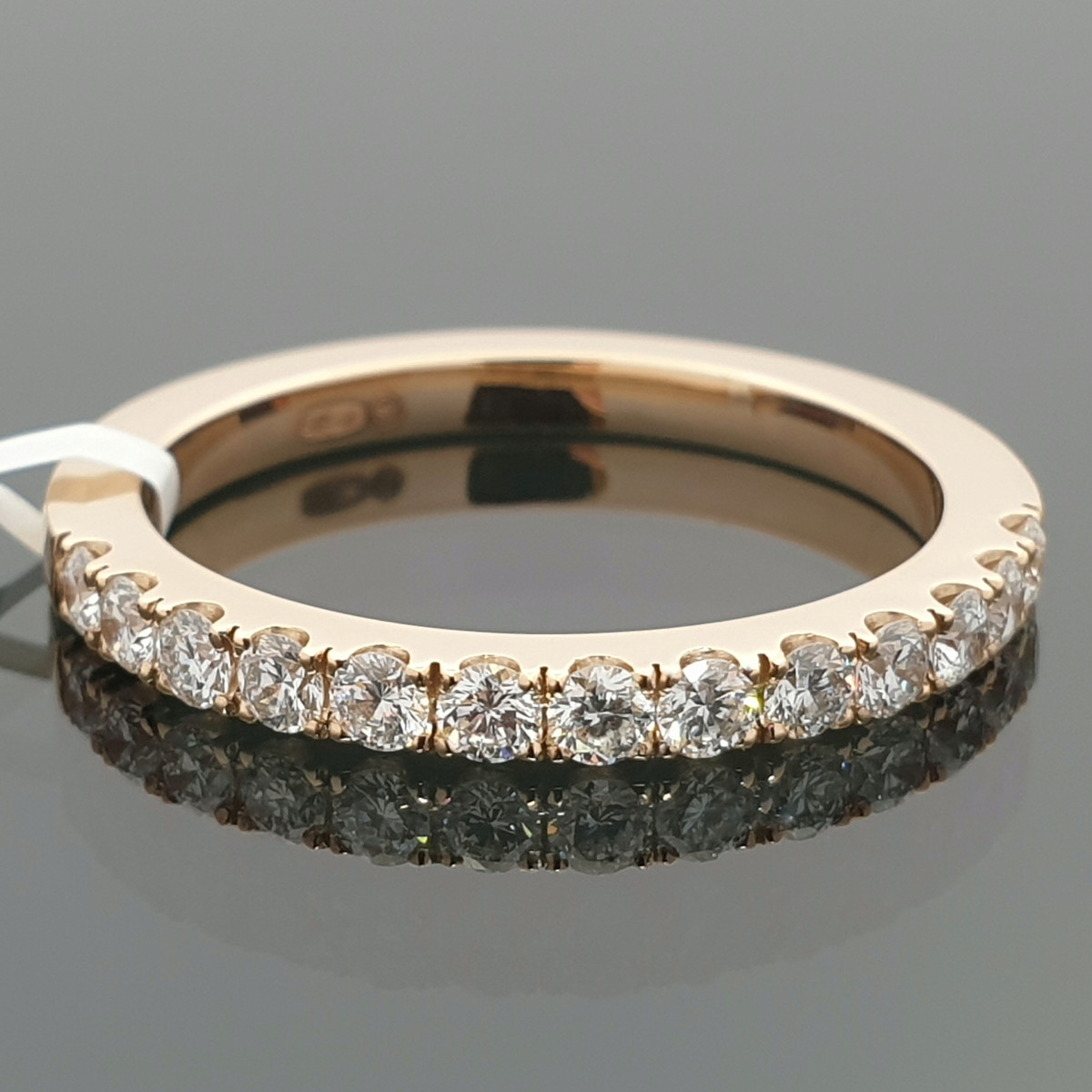Lab-grown diamond strip (33) 1
