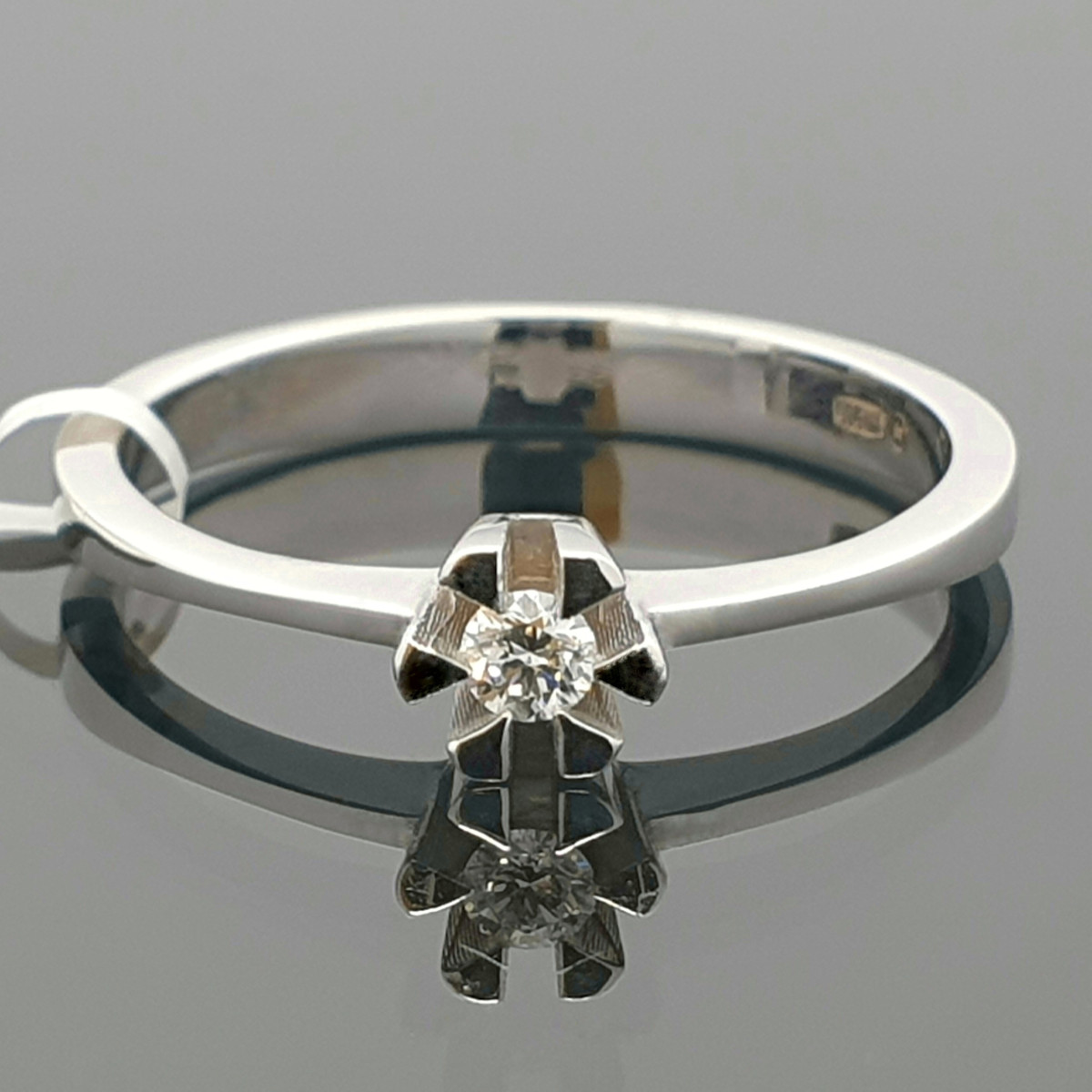 White gold classic engagement ring with lab-grown diamond (43) 1