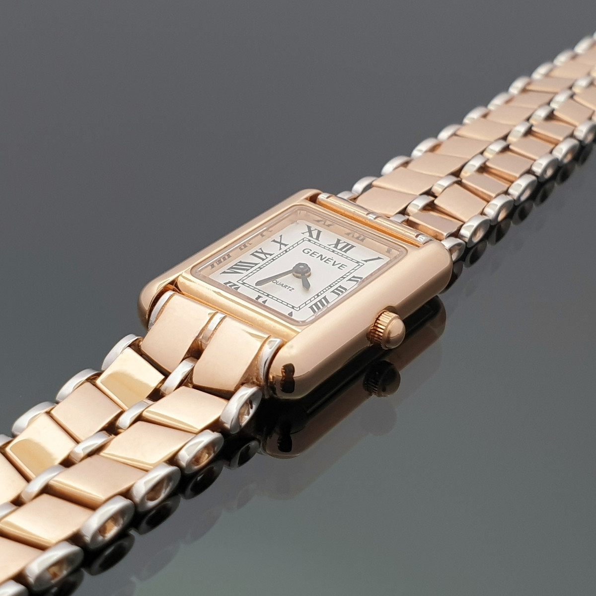 Gold watch (678) 1