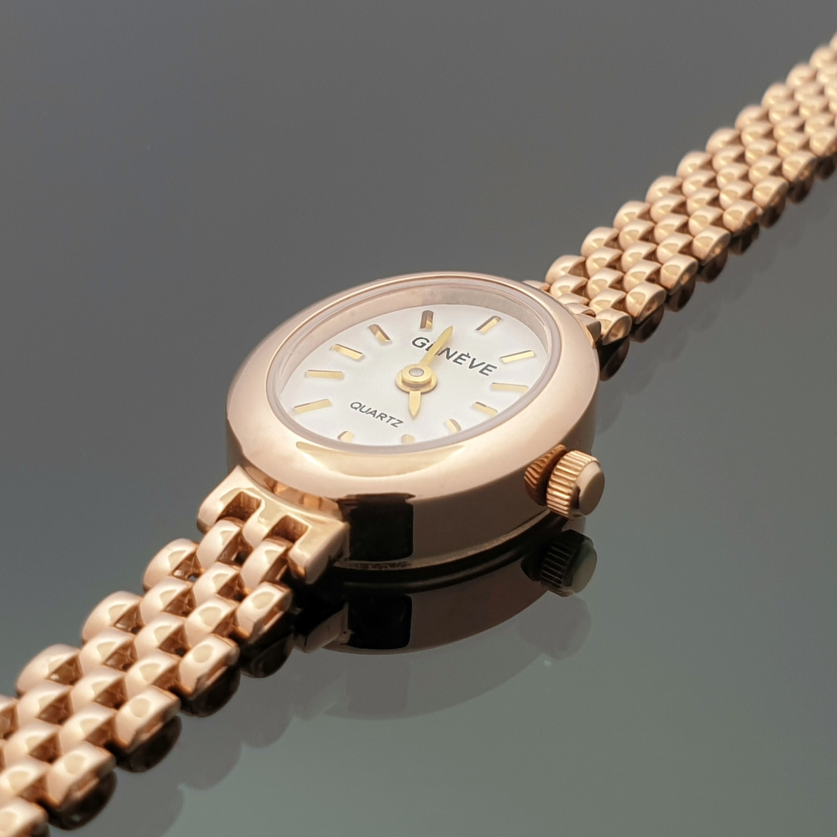 Gold watch (682) 1